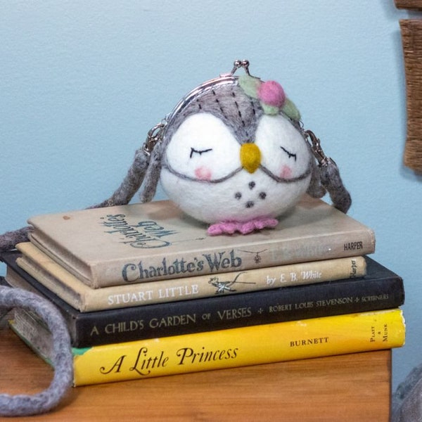 Sleepy Snowy Owl Felt Purse & Coin Purse/ Felt clutch / Felt owl  / Felt Bag/ Animal Bag/ Owl purse / owl bag / toddler purse/ kids bag