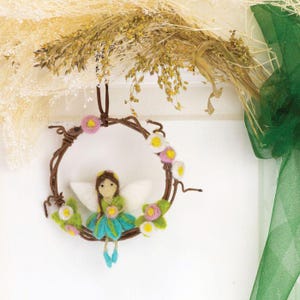 Miniature Felt Wreath / Garden Fairy Vignette / Fairy Ornament / Mini fairy Decor /Fairy wall hanging / fairy decor / fairy nursery decor