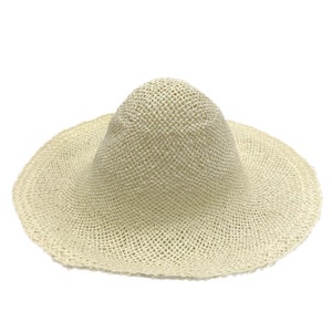 straw capeline