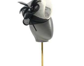 Delicate Fascinator Hat Black&White Flower