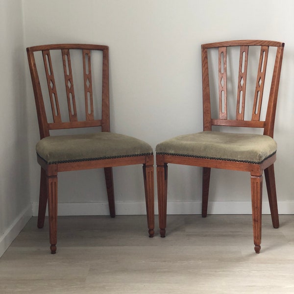 A Pair of Antique Elm Wood Louis XVI Chair 1780