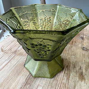 Vintage Green Anchor Hocking Glass Octagonal Bowl or Candy Dish - French Farmhouse Decor Grapes