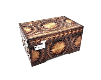 Lockable Linden Wood Toy Box: Handmade Adult Storage