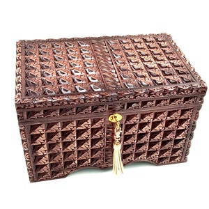 Lockable Carved Wood Toy Box: Discreet Adult Storage