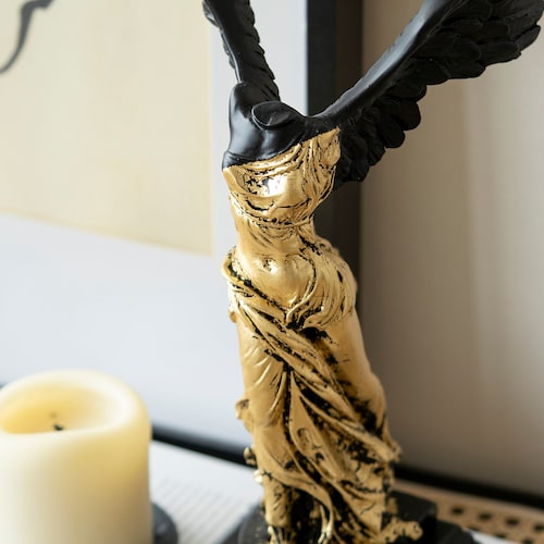 winged nike of samothrace sculpture