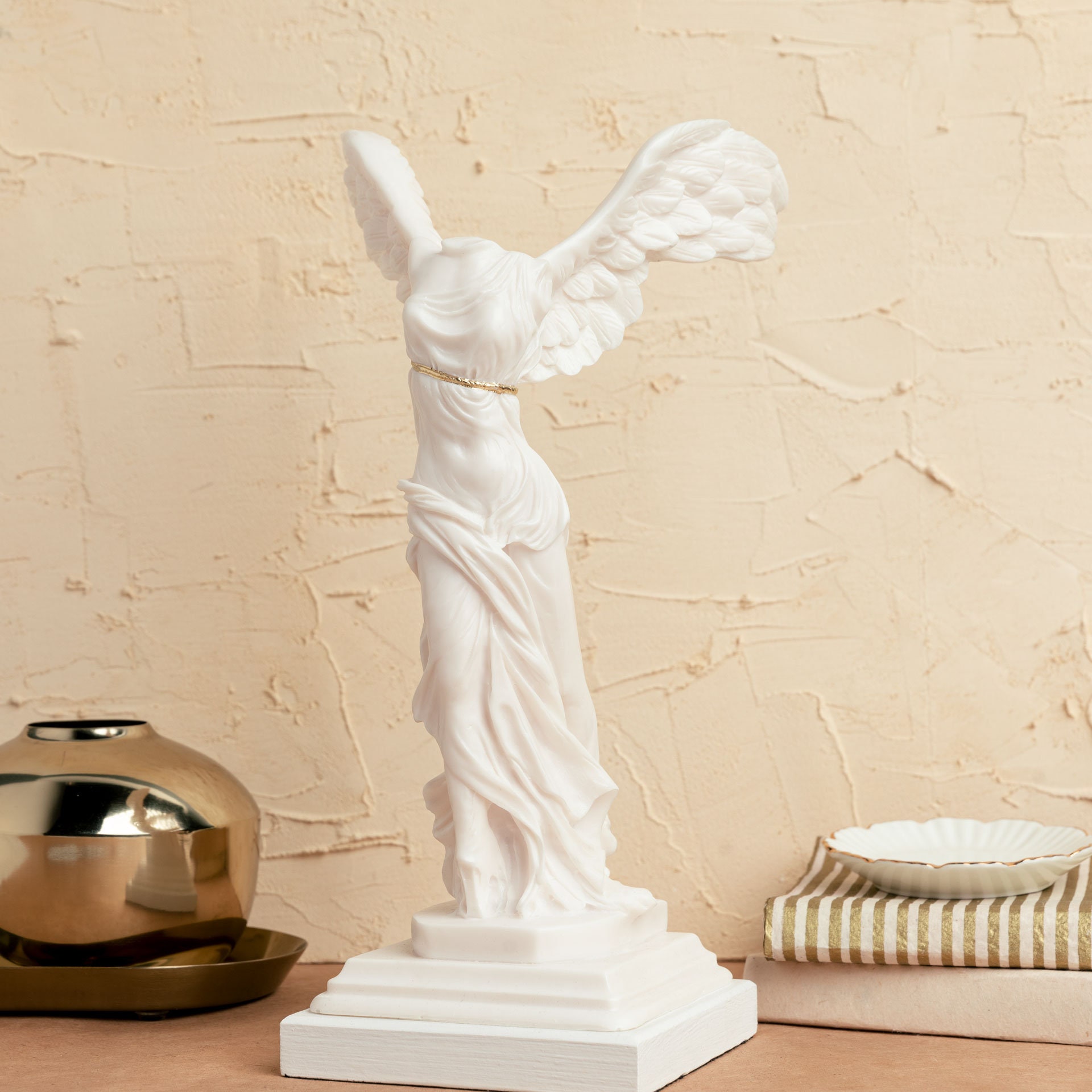 Nike ailée de Samothrace Sculpture Pop Art Statue de la Victoire Hauteur 31  cm -  France