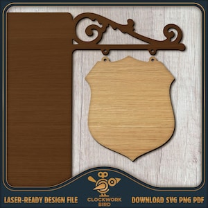 Peut inclure: Une enseigne en bois découpée au laser avec une plaque claire en forme de bouclier suspendue à un support orné brun foncé. Le design inclut le texte en bas LASER-READY DESIGN FILE CLOCKWORK BIRD DOWNLOAD SVG PNG PDF.