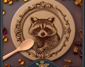 Grappige wasbeer ovaal barok portret SVG – Humoristische lasergravure Lazy Susan-ontwerp