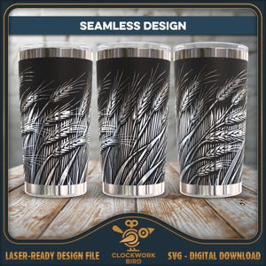 Peut inclure: Trois gobelets noirs avec un motif de tiges de blé argentées, incluant le texte SEAMLESS DESIGN en haut et LASER-READY DESIGN FILE CLOCKWORK BIRD SVG - DIGITAL DOWNLOAD en bas, présentant une illustration répétitive de céréales.