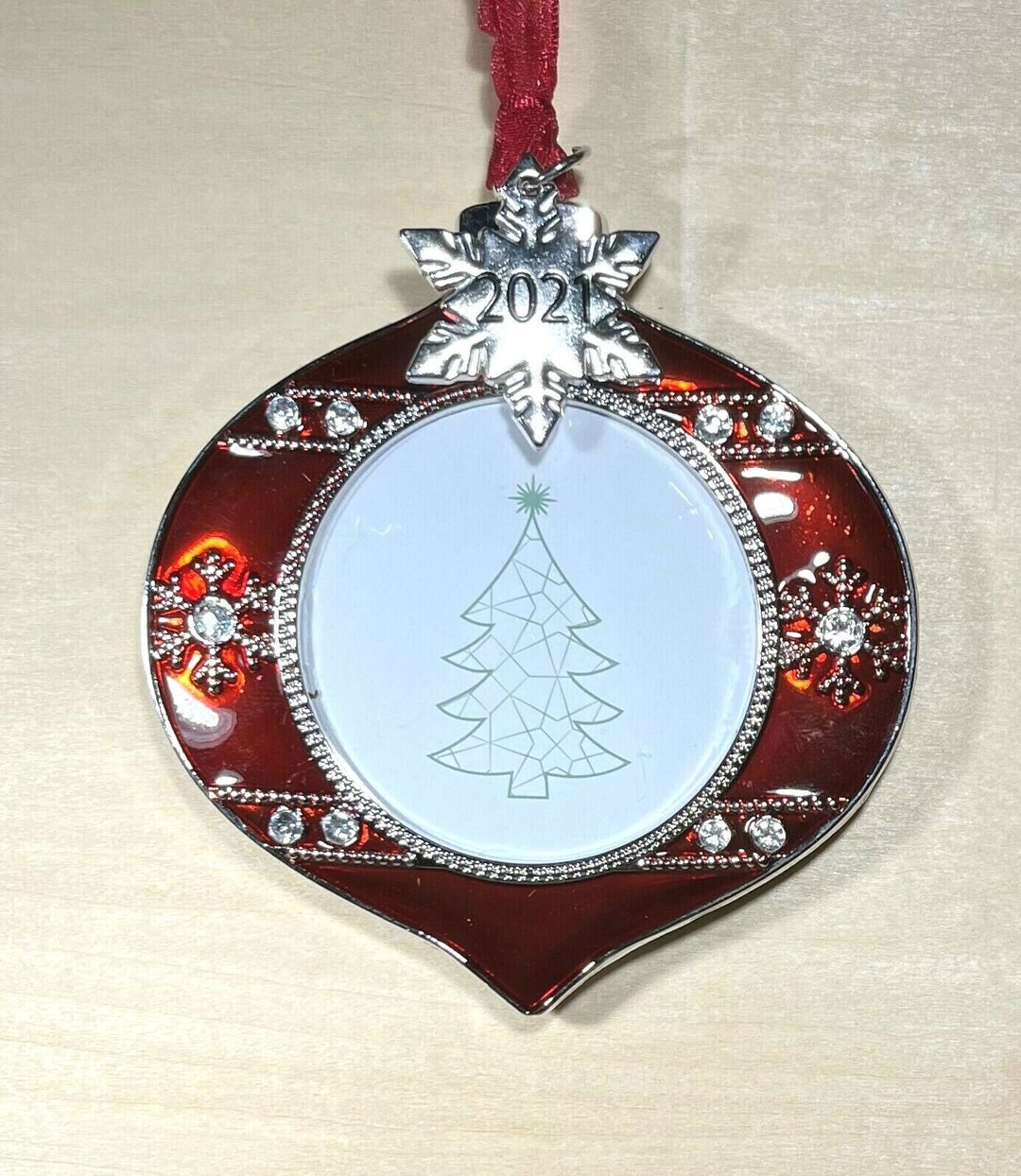 DATED 2021 Christmas Tree Ornament, Photo Frame, Enameled Red Ornament Shape With Star, 2021