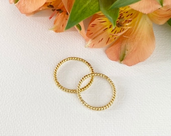 Goldener Ring aus 925 Silber