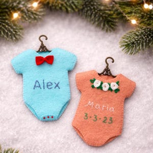 Baby bodysuit ornament, sewing pattern PDF SVG, Personalized gift, felt pattern, Christmas ornament, baby's first Christmas