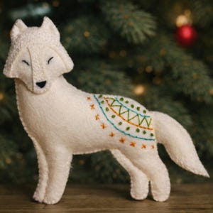 Modello di cucito White Wolf / Ornamenti natalizi PDF / Modello di animali polari in feltro / Mobile artico per neonati