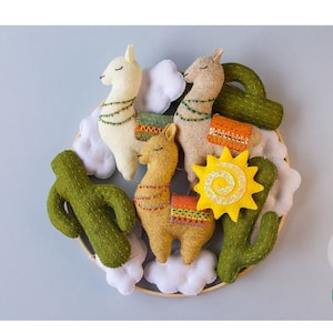Modello mobile per bambini lama, decorazioni in feltro animali PDF SVG, Alpaca con ricamo, modello mobile per bambini