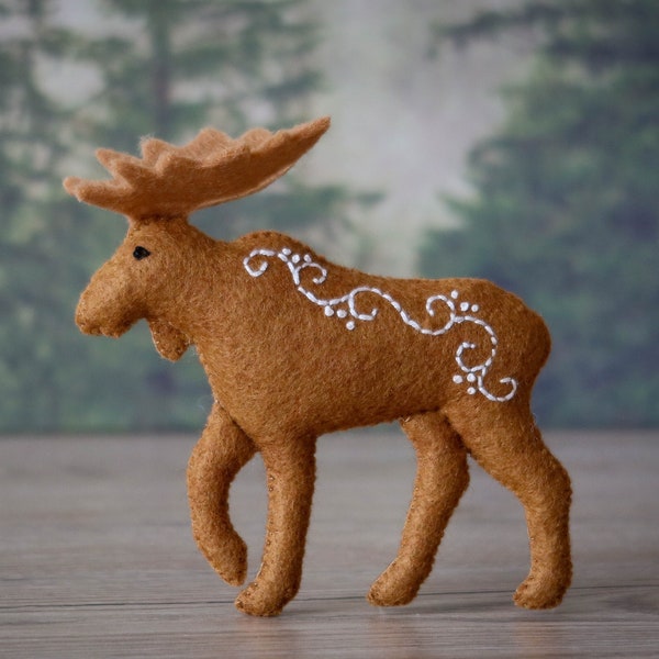 Moose sewing pattern, PDF SVG felt pattern, felt moose ornament, felt animals, Christmas ornaments, baby mobile, forest art, woodland decor