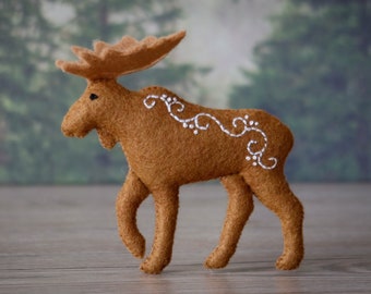 Moose sewing pattern, PDF SVG felt pattern, felt moose ornament, felt animals, Christmas ornaments, baby mobile, forest art, woodland decor