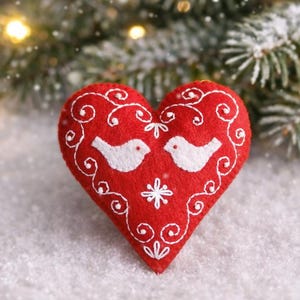 フェルトのハート飾りの縫製パターン：スカンジナビアのフォークアート（PDF/SVG）