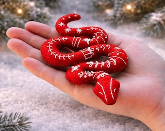 Felt Snake Ornament Sewing Pattern: Christmas ornament, skandinavian decor (PDF/SVG)