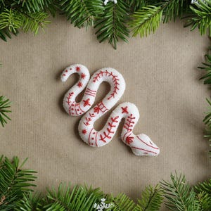 Snake sewing pattern, Christmas felt ornament, felt pattern, felt animals, hanging decoration, symbol of 2025, felt Snake gift, folk art