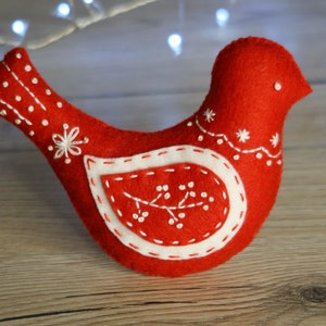 Bird ornament sewing pattern, scandinavian Christmas decor, felt pattern PDF SVG, Christmas ornaments, bird art, embroidered bird, red white