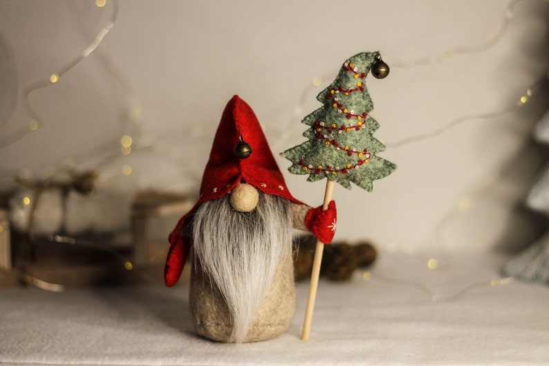 Gnomes de Noël avec arbre, motif de couture SVG PDF, ornements en feutre, motif en feutre, gnome d'hiver image 1