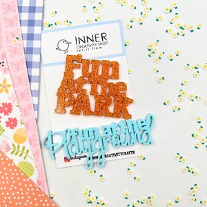 Ensemble de mots ludiques en acrylique - Amusement au parc et amusement au terrain de jeu- Scrapbok et embellissements pour garder la mémoire- DIY