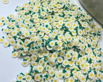 Rebanadas de arcilla polimérica de margaritas blancas: arte, manualidades y chispas de confeti