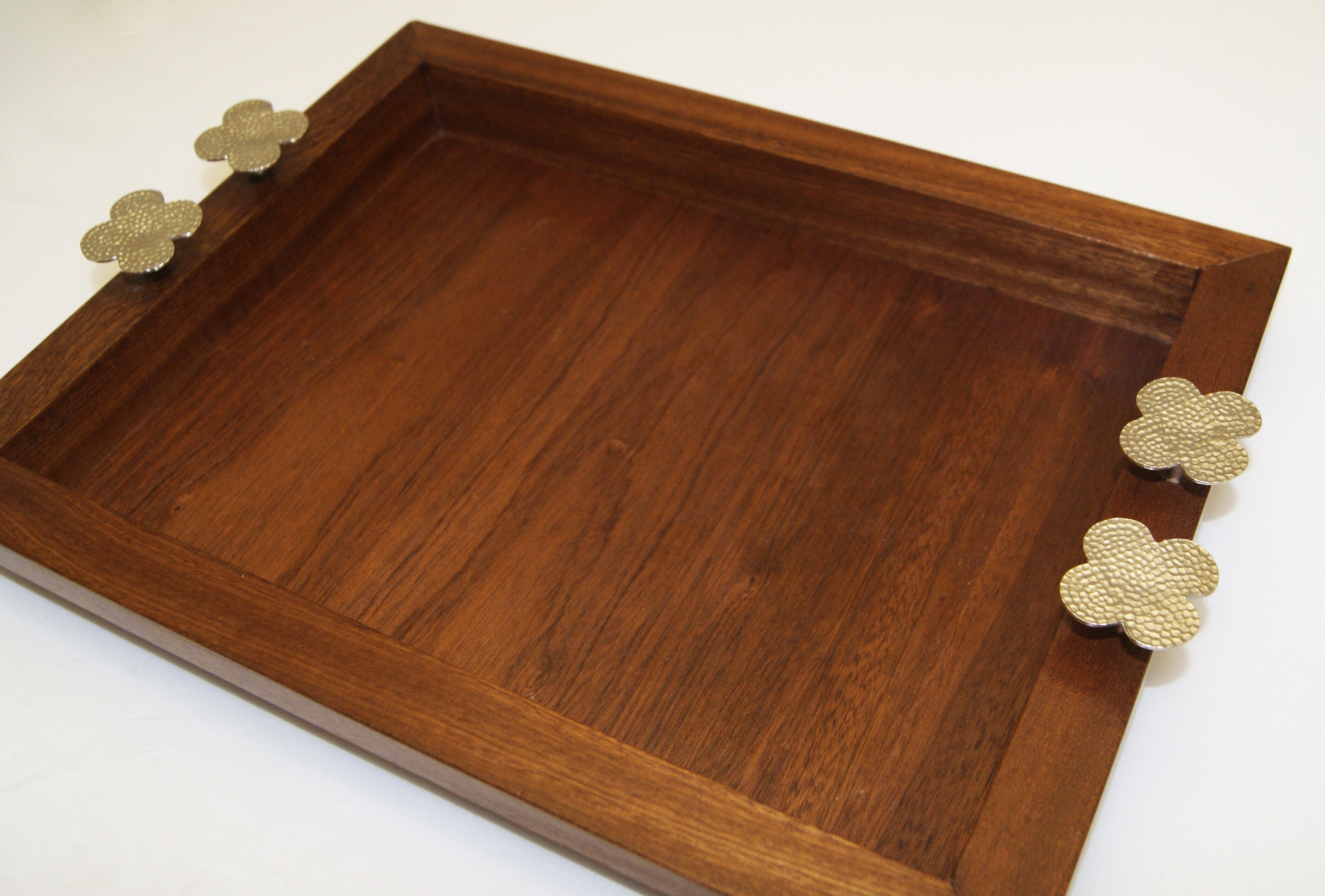 Petit Plateau avec Poignées en Métal Martelé Fleur