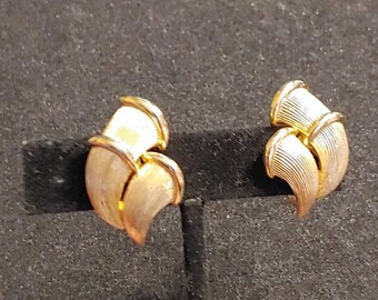 Vintage Crown Trifari Goldtone Clip On Earrings. Unique Design