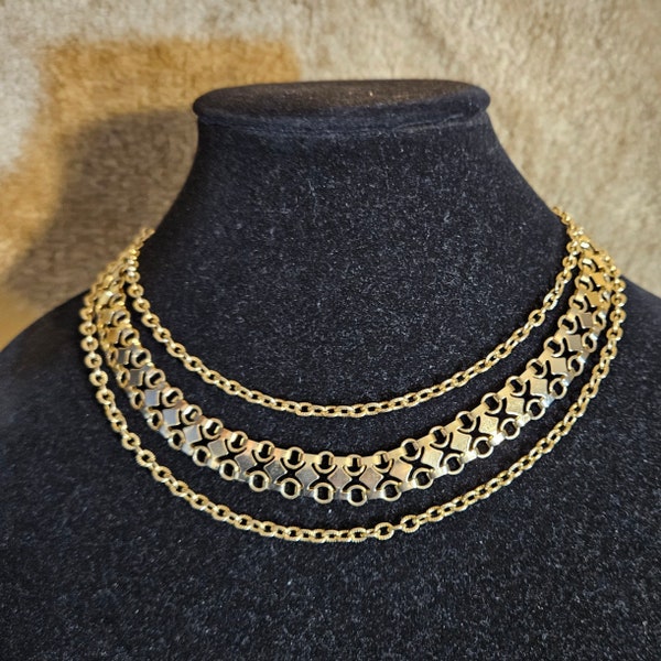 Lovely Vintage Coro Goldtone 3 Strand Choker Necklace. Goldtone 2 Strands Chain with 1 Wide Diamond Shape Center Strand.