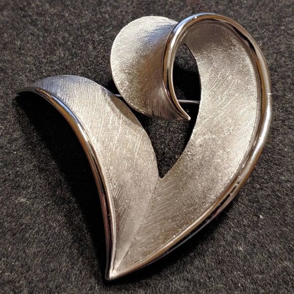 Vintage Crown Trifari Silvertone Swirled V Shape Brooch. Brushed Texture With a Shiny Outer Edge Pin.