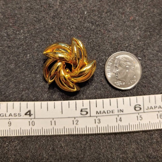 Vintage Abstract Goldtone Flower Brooch. Pierced … - image 9