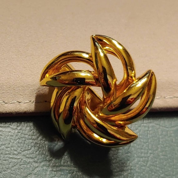Vintage Abstract Goldtone Flower Brooch. Pierced … - image 6