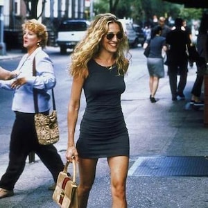 grey mini dress carrie bradshaw DRESS: @calvinklein Unique Carrie Bradshaw's LookBook! Only for 33$! Link  in bio! . . . . . . . . . . . . . #sarahjessicaparker #sexandthecity  #newyork #manhattan #carriebradshawstyle #90sstyle #90saesthetic #