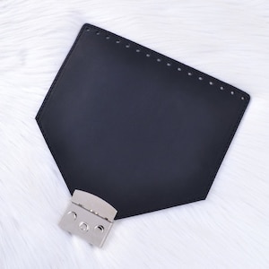 21 x 22 cm の三角形のかぎ針編みバッグ用の本革ベース。バッグやバックパック用のカバーキャップ。上部が閉じられるニットバッグ。クロスボディ