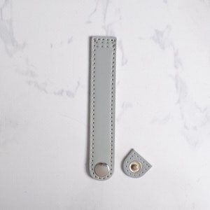 ボタン付きのバッグ用フェイクレザーバックル。かぎ針編み用のレザー留め具、バッグを閉じるためのディテール。ショッピングバッグを結ぶショルダーバッグ、財布PU