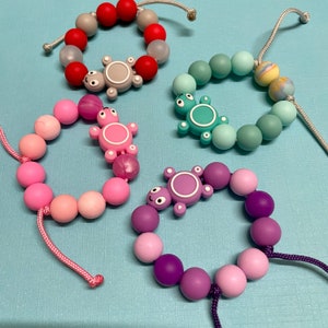 Kids Adjustable Silicone Bead Bracelet/Kids Turtle Bracelet/Little Kids Bracelet/Turtle Bracelet/Silicone Bead Bracelet