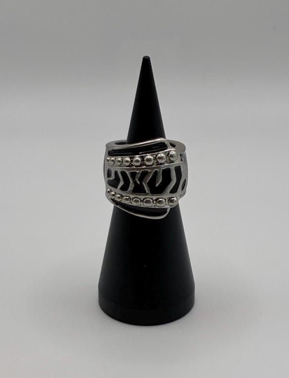 Black Enamel Silver-Tone Statement Ring Size 6.5–7 - image 1