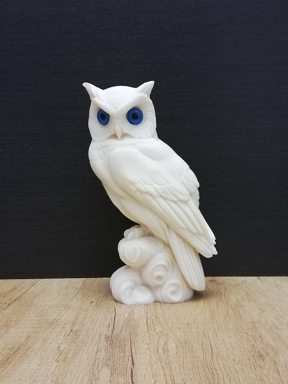 手作りのアテナフクロウ像 - 白大理石と鋳造アラバスター、ギリシャの