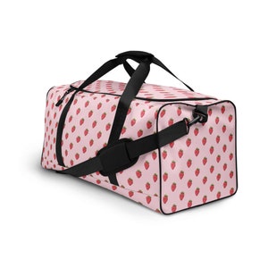 Feminine rosa Erdbeere Duffle Bag | Designer Sporttasche für Damen - Stylisch und Funktional