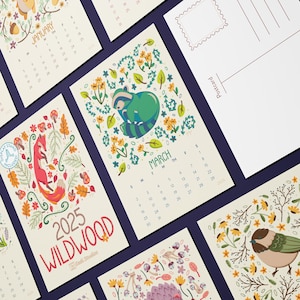 Calendrier des artistes 2025 | Calendrier de bureau de carte postale d'art folklorique animal 4 x 6" avec support | Collection Wildwood | Cadeau de Noël idéal pour son bureau