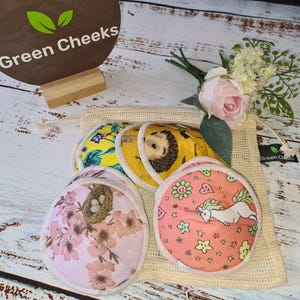 Reusable Breast Pads - Bamboo Nursing Pads for Breastfeeding in Cute Patterns, Comfortable, Absorbent, Ideal Baby Shower Gift for New Mum
