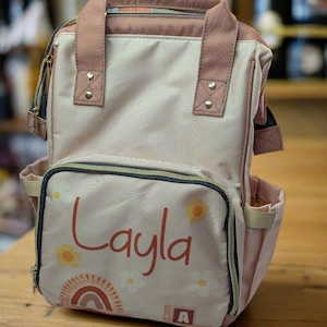 Gepersonaliseerde babytas: aangepaste naam en monogram. Onze luierrugzakken zijn een perfect cadeau voor nieuwe moeders of peuters die beginnen met de babykamer