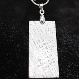 Natürlicher Meteoriten-Schnitzanhänger ， Muonionalusta Meteoriten-Halskette, Geschenk, Muster, Sammlung K40