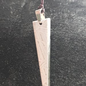 12,4 g Naturmeteoriten-Schnitzanhänger ， Muonionalusta Meteoriten-Halskette, Geschenk, Muster, Sammlung LK112