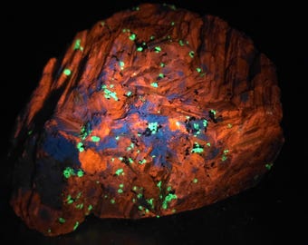UV Reactive Willemite Franklinite Shortwave Fluorescent Mineral Display- Specimen for collectors. New Jersey