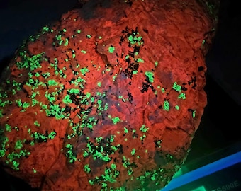 UV Reactive Willemite Franklinite Shortwave Fluorescent Mineral Display- Specimen for collectors. New Jersey