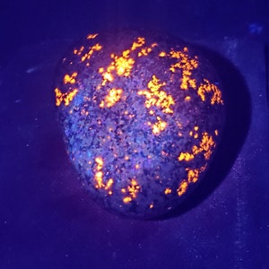 Yooperlite, yooperstone, emberlite, collectors piece fluorescent sodalite! Super bright, rare, unique, lake Superior, Upper Michigan, Yooper