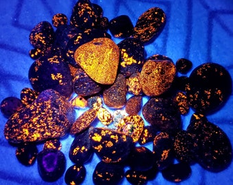 Yooperlite Large- 1-2oz, Yooperstone, Fluorescing Sodalite, Emberlite, Healing/glowing rock! stone/gem/mineral glowing rock- unique!!!