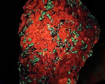UV Reactive Willemite Franklinite Shortwave Fluorescent Mineral Display- Specimen for collectors. New Jersey